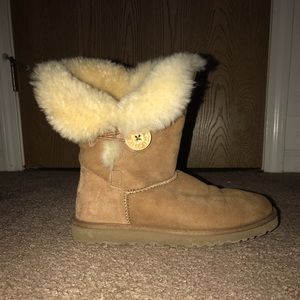 Bailey button UGGS